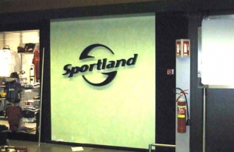 sportland scritta aziendale negozio