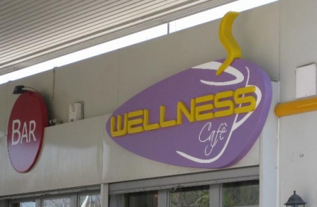 scritta aziendale in polistirolo wellness cafe 2